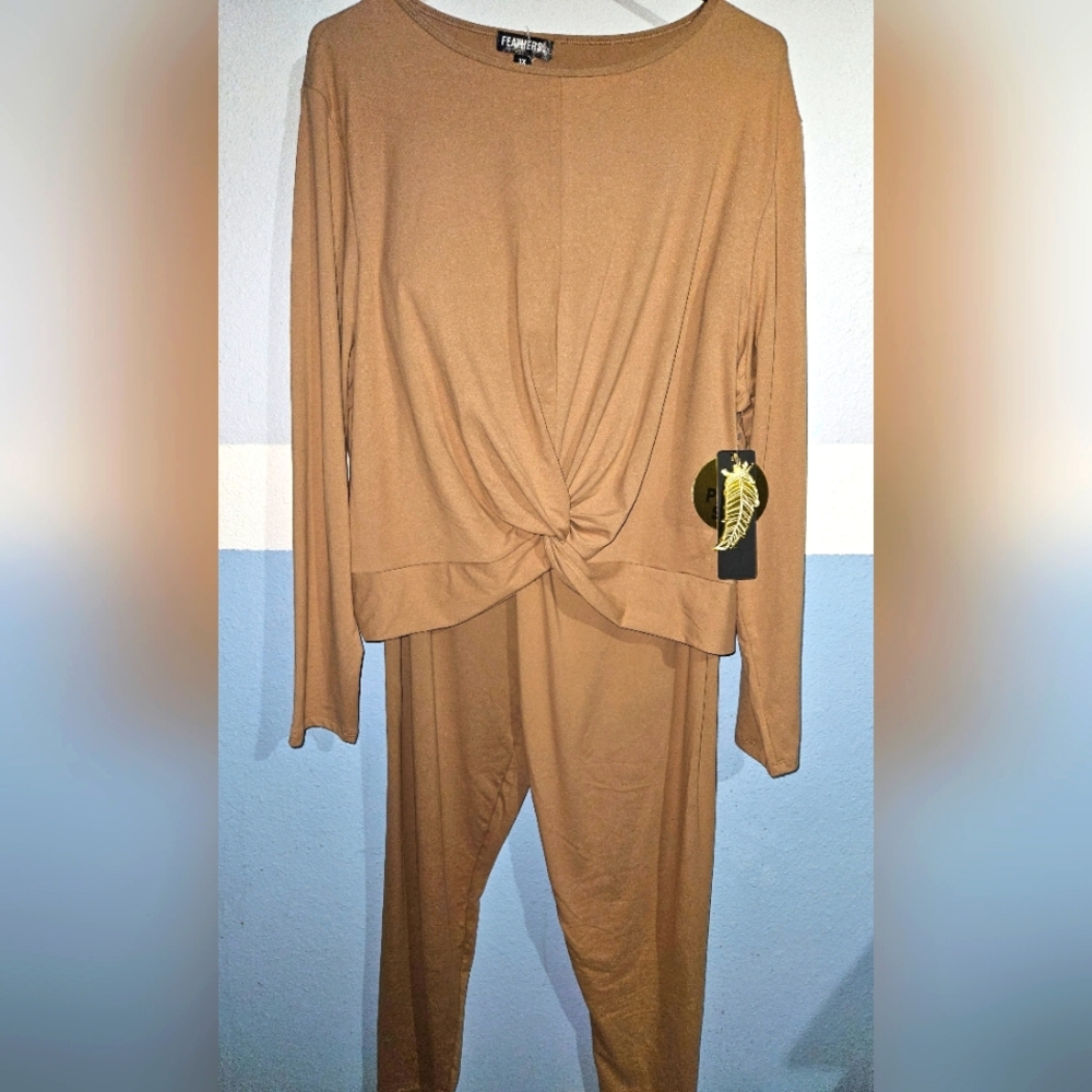 Plus Size Outfit 2 Piece Feathers Plus Size Loungewear Khaki NWT 3X